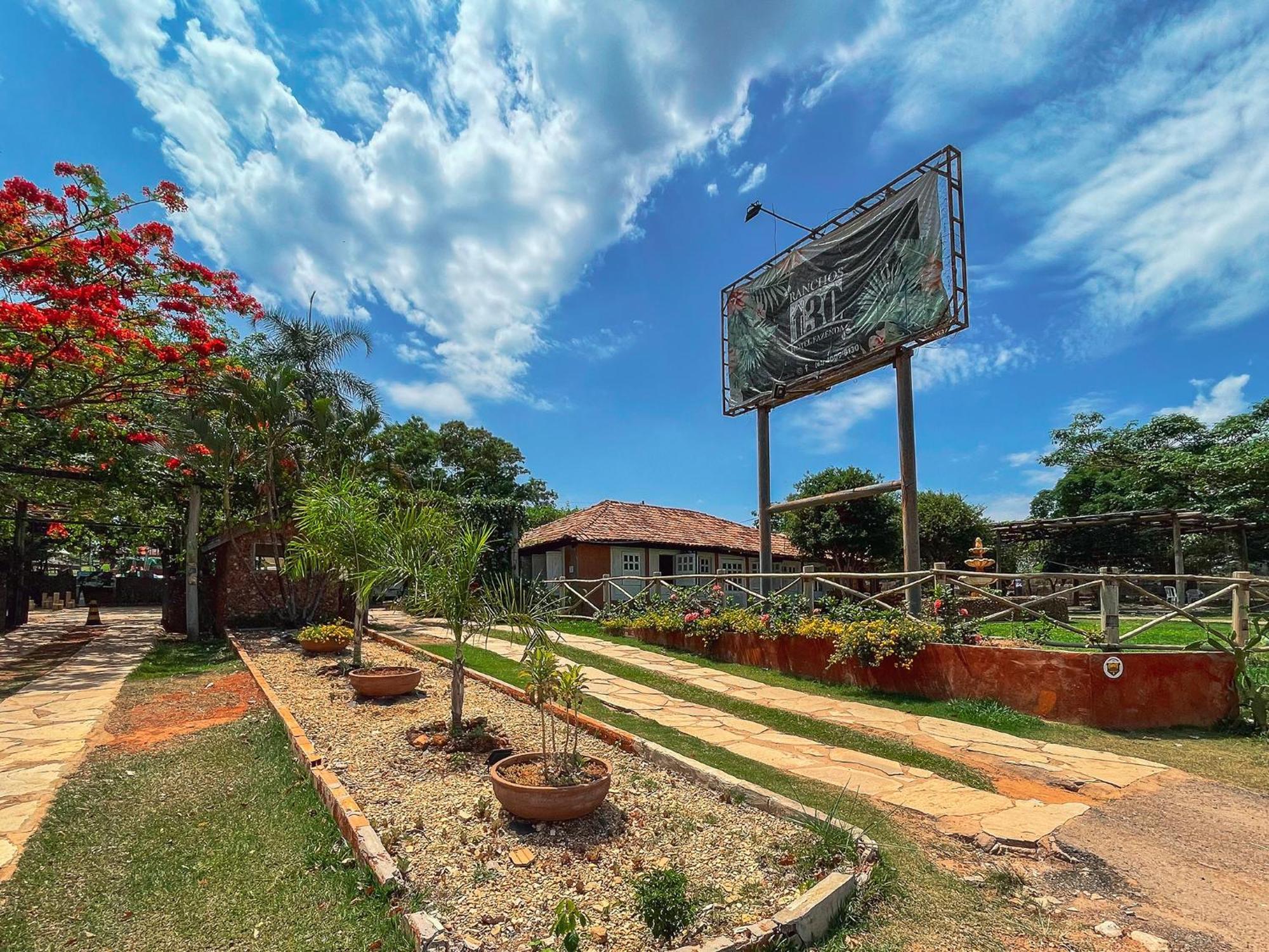 Ranchos 30 Hotel Fazenda Hidrolandia  Esterno foto